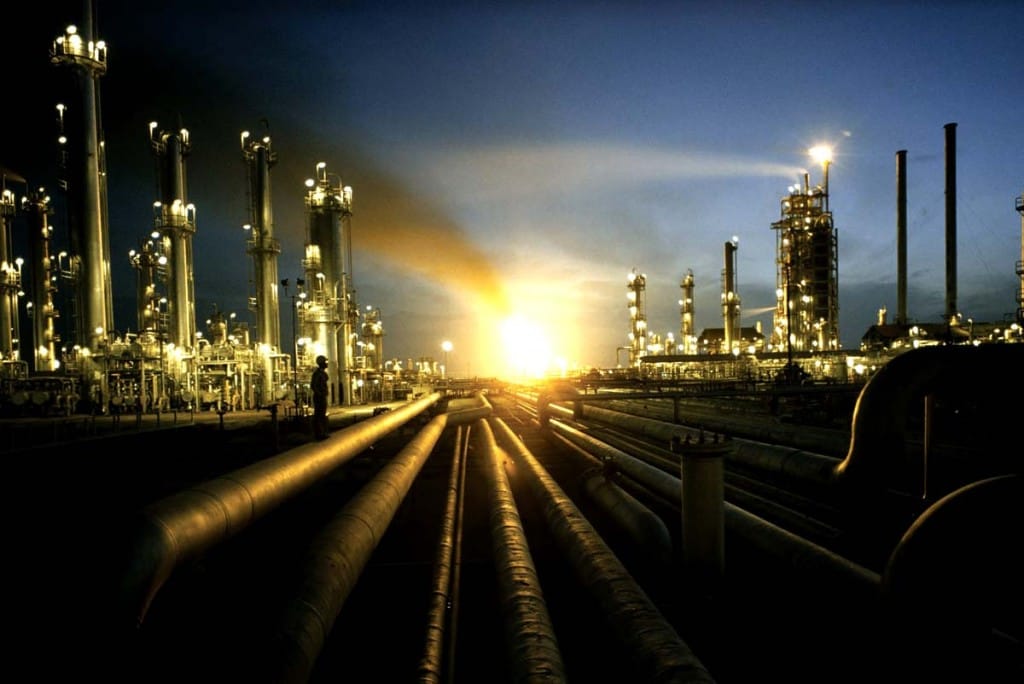 Minyak Jatuh, Saham dan Mata Uang Menyusul