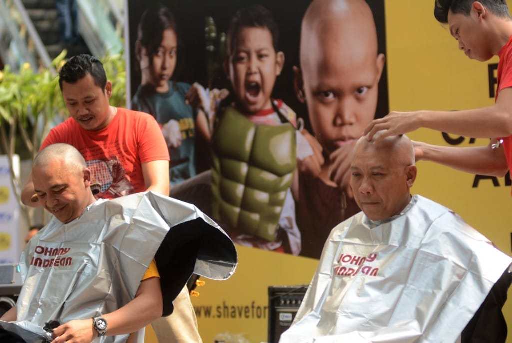 Aksi “Plontos” Direktur Pertamina Demi Penderita Kanker