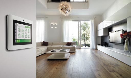 Tips & Solusi Smart Home Lindungi Rumah Saat Lebaran