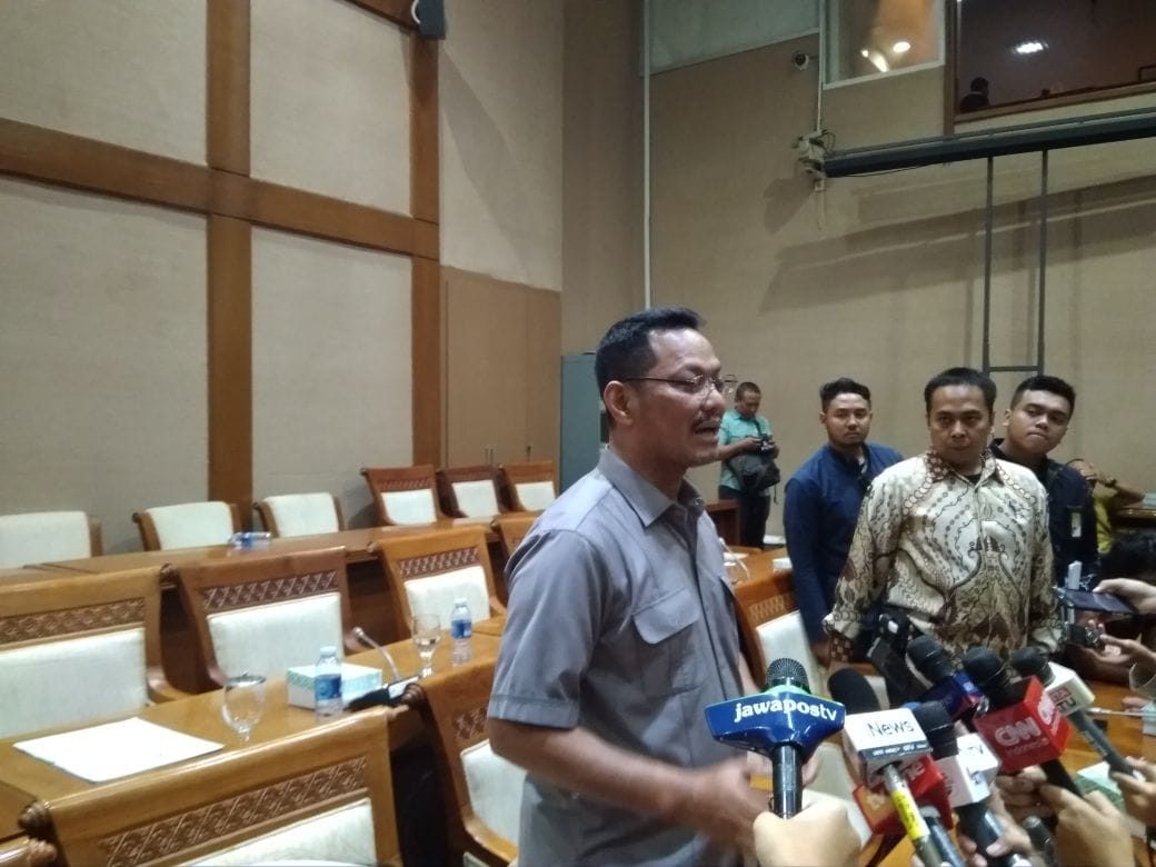 Pertamina Gaji Warga Bersihkan Sisa Tumpahan Minyak