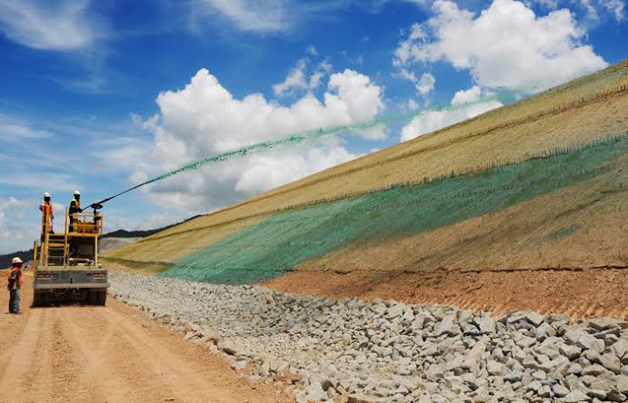 Bumi Suksesindo Andalkan Metode Hydroseeding Untuk Reklamasi
