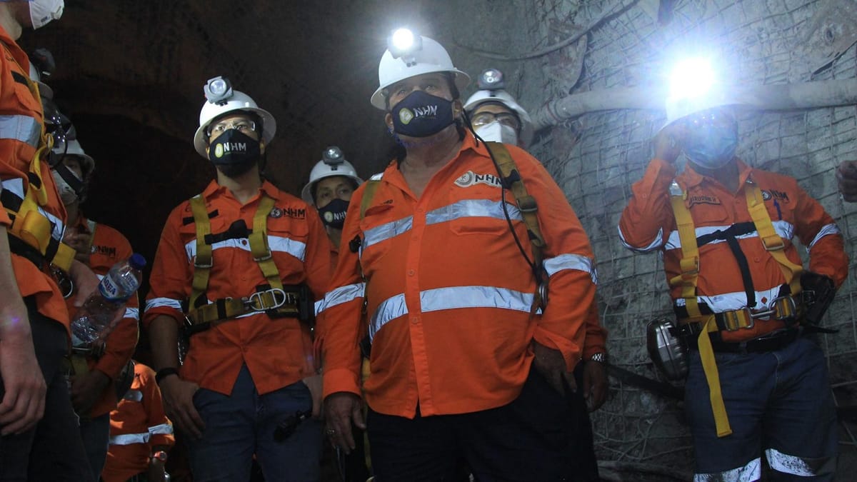 Borong Saham Petrosea, Begini Profil Haji Robert