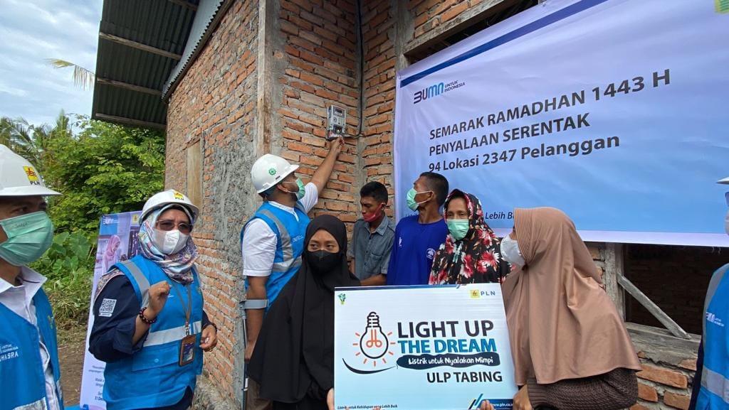 Light Up The Dream PLN Hadirkan Listrik Bagi 2.415 Keluarga