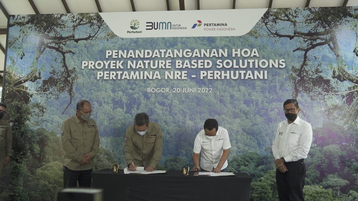Pertamina NRE dan Perhutani Tandatangani Program Nature Based Solutions