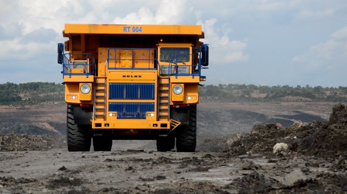 Kurangi Emisi, PTBA Operasikan Hybrid Dump Truck dan Bus Listrik