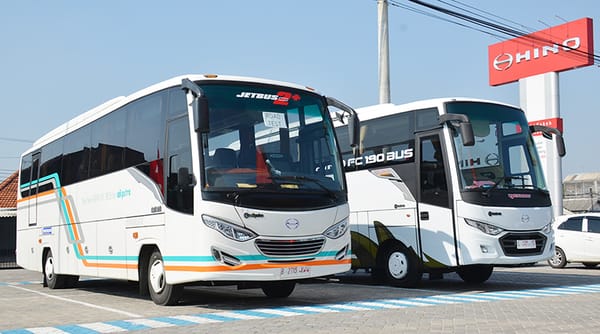 Road Show FC Bus Hino di Surabaya