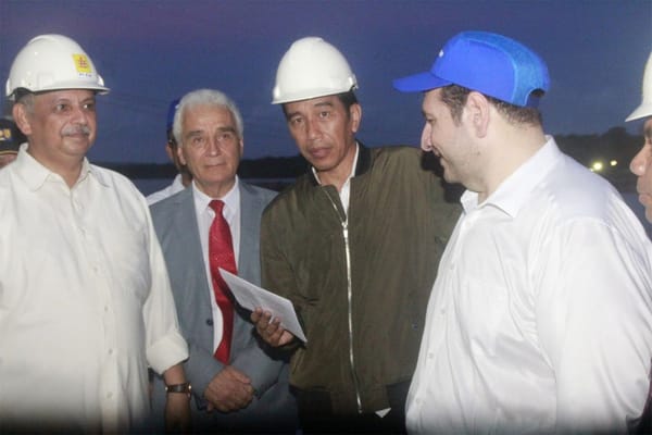 Presiden Resmikan Operasi Kapal Pembangkit Listrik Terapung di Kupang ‎