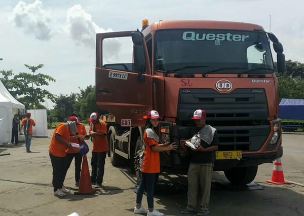 Giliran Pengemudi Cirebon Dapat Apresiasi dari UD Trucks