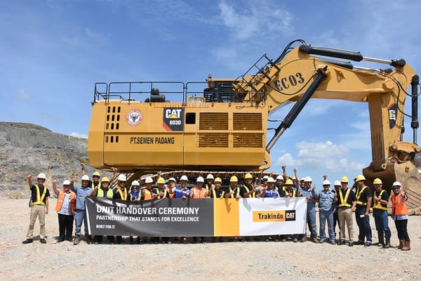 Trakindo Dukung PT Semen Padang melalui Ekskavator Hidraulik Cat 6030