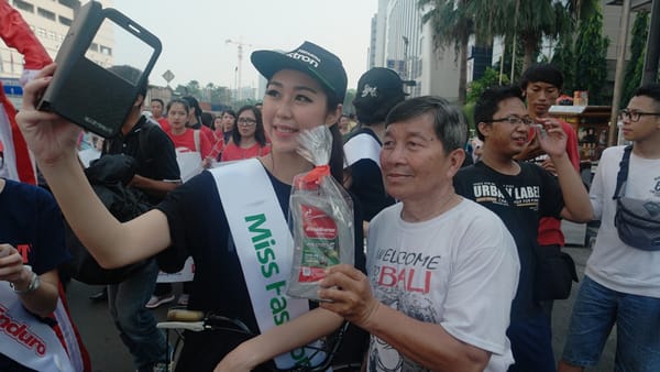 “Senyum Pelanggan, Senyumku Juga”