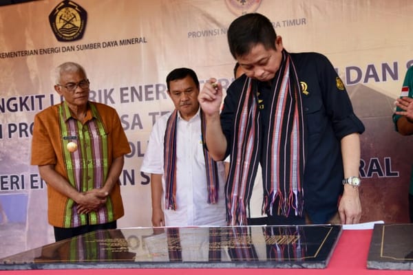 Jonan Resmikan 12 Sumur Bor dan 21 Pembangkit EBT di NTT