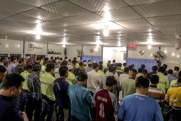 Memburu Berkah Ramadhan di Tambang Emas Seruyung