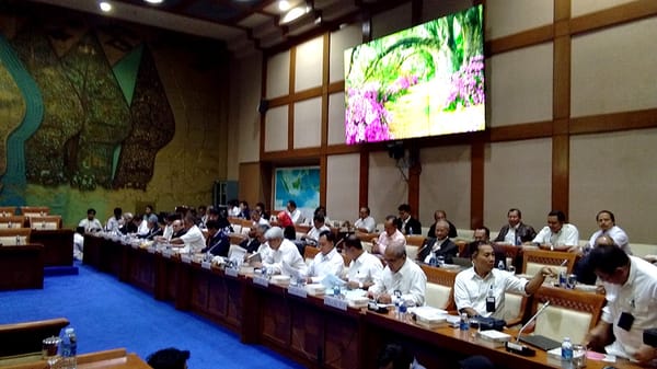 Distribusi Premium di Jamali Buat Defisit Pertamina? Ini Strategi ESDM