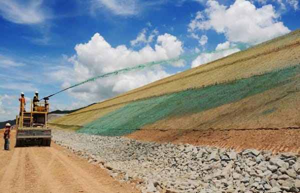 Bumi Suksesindo Andalkan Metode Hydroseeding Untuk Reklamasi