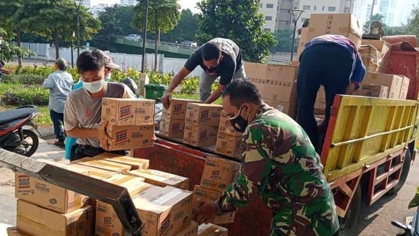 MIND ID Bagikan Paket Vitamin Untuk Ribuan Nakes Wisma Atlet