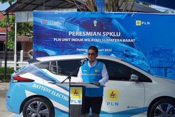 Akselerasi Ekosistem EV, PLN Operasikan SPKLU Pertama di Sumbar