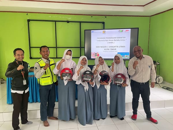 PAMA Gelar Sosialisasi Keamanan Berlalu Lintas Di SMK Negeri I Sangatta Utara