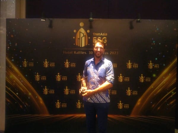 Nickel Industri Limited Sabet Penghargaan ESG Award 2023 Kategori Perusahaan Nikel Berkelanjutan
