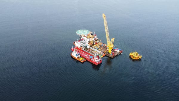 Dengan "Gurita Emas", PHKT Sukses Gantikan Selang Bawah Laut Di Terminal Santan