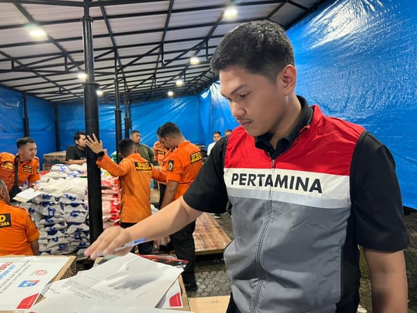 Pertamina Salurkan Bantuan Masyarakat Terdampak Bencana Banjir dan Tanah Longsor di Sumatera Utara