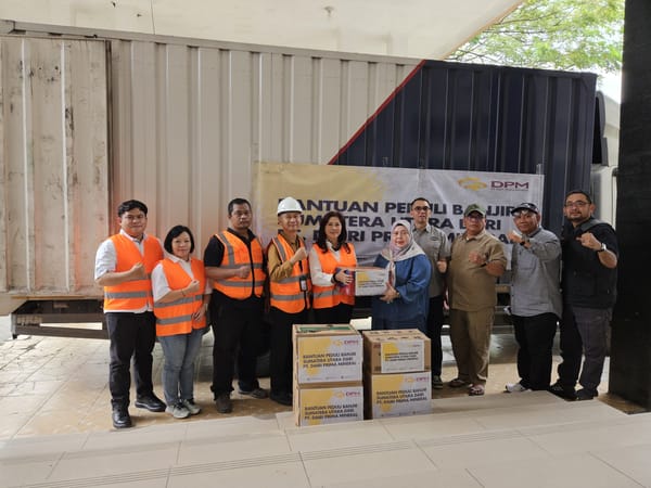 PT Dairi Prima Mineral Salurkan Bantuan Korban Banjir Dan Longsor Sumatera